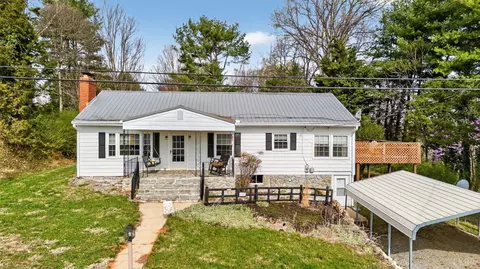 12477 N Old Moneta Rd, Moneta, VA 24121