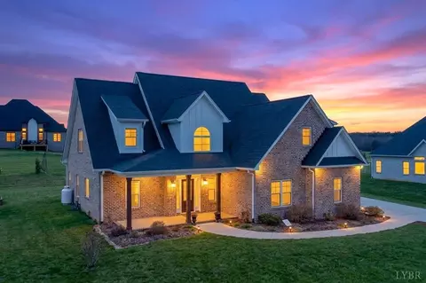 1351 W Crossing Dr, Forest, VA 24551