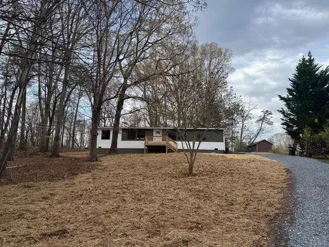 137 Ridgeview Ln, Madison Heights, VA 24572