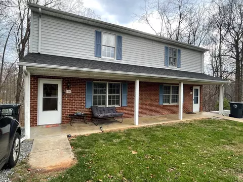 932 Grand Arbre Dr, Bedford, VA 24523
