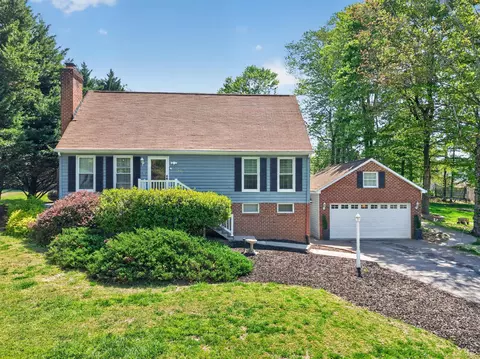 1002 Oxford Point Rd, Lynchburg, VA 24502