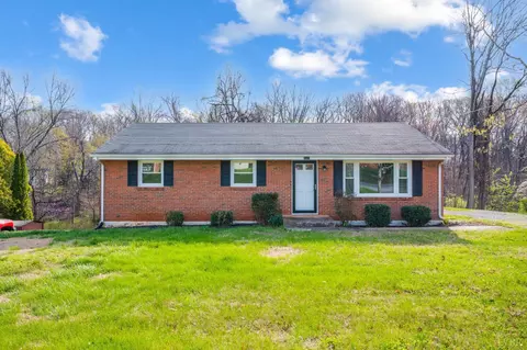 1027 Woodhaven Dr, Bedford, VA 24523