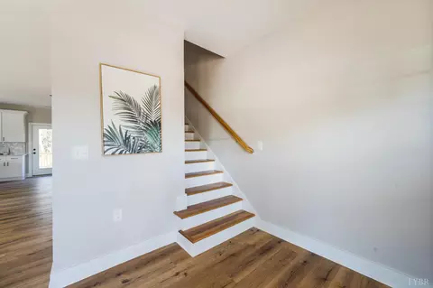 Entry Way - 2549 Thomas Jefferson Rd, Forest, VA 24551 photo 3 of 5