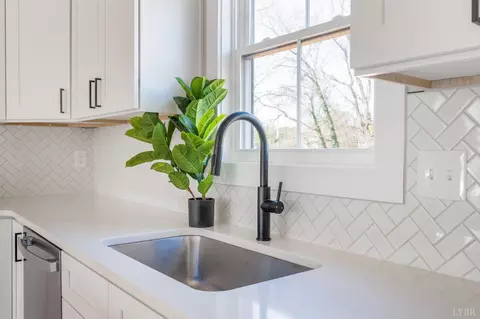 Kitchen - 2549 Thomas Jefferson Rd, Forest, VA 24551 photo 5 of 6