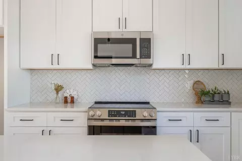 Kitchen - 2549 Thomas Jefferson Rd, Forest, VA 24551 photo 3 of 6