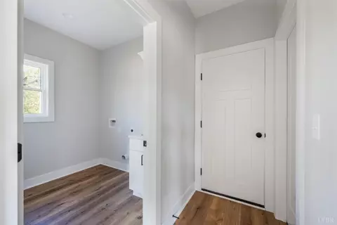 Entry Way - 2549 Thomas Jefferson Rd, Forest, VA 24551 photo 2 of 5