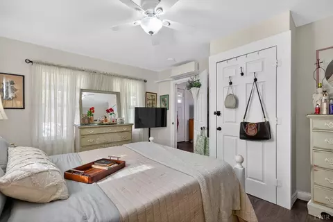 Bedroom - 150 Mount Olive Rd, Amherst, VA 24521 photo 3 of 4