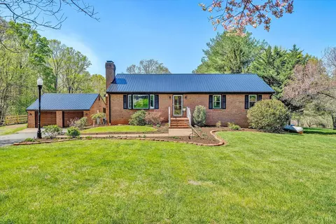 107 Casaloma Dr, Forest, VA 24551