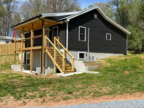 1221 Lynch Rd, Altavista, VA 24517