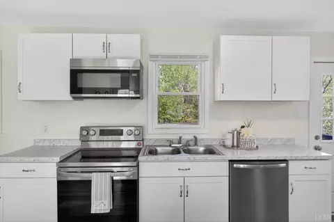 228 Chapel Ln, Lynchburg, VA 24501