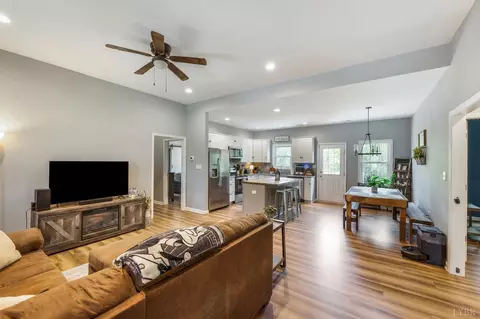 11317 Leesville Rd, Evington, VA 24550 photo 7