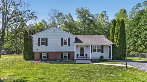 282 Shady Oak Dr, Madison Heights, VA 24572