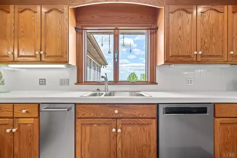 Kitchen - 355 Dyson Rd, Amherst, VA 24521 photo 2 of 4