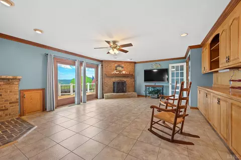Living - 355 Dyson Rd, Amherst, VA 24521 photo 3 of 4