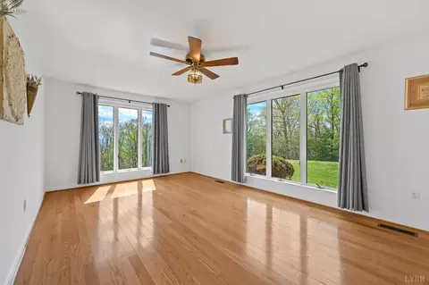 Living - 355 Dyson Rd, Amherst, VA 24521 photo 4 of 4
