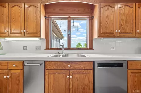 Kitchen - 355 Dyson Rd, Amherst, VA 24521 photo 2 of 4