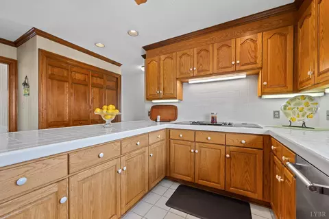 Kitchen - 355 Dyson Rd, Amherst, VA 24521 photo 3 of 4