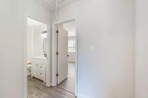 Entry Way - 424 Oak Point Rd, Forest, VA 24551 photo 5 of 5