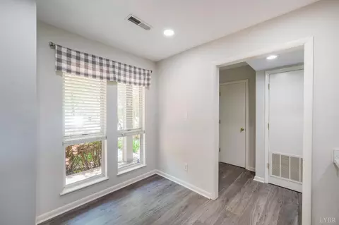 Entry Way - 424 Oak Point Rd, Forest, VA 24551 photo 3 of 5