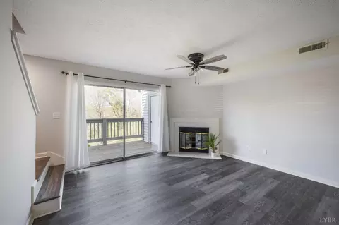 Living - 424 Oak Point Rd, Forest, VA 24551 photo 3 of 4