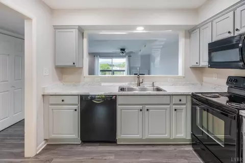 Kitchen - 424 Oak Point Rd, Forest, VA 24551 photo 2 of 4