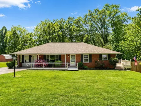 253 Lyttleton Ln, Madison Heights, VA 24572