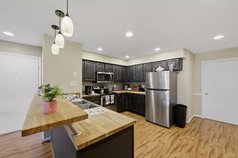 Kitchen - 2304 Deer Run, Forest, VA 24551 photo 3 of 4