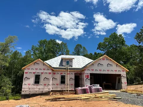 18 Somerset Dr, Appomattox, VA 24522