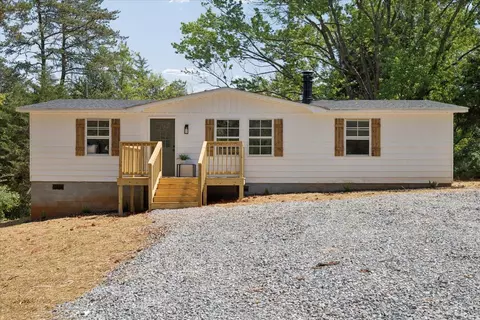 1840 Twin Peaks Dr, Bedford, VA 24523