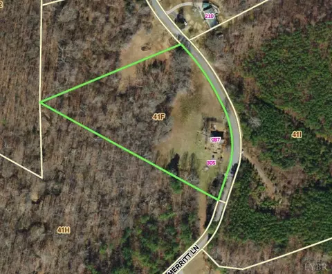 287 Merritt Ln, Altavista, VA 24517