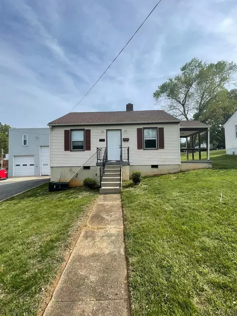 213 College Dr, Lynchburg, VA 24501