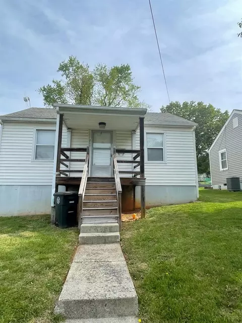 211 College Dr, Lynchburg, VA 24501