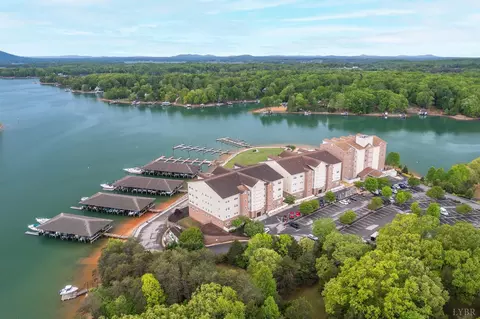 1273 Graves Harbor Trl, Huddleston, VA 24104