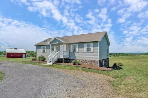 1147 Hickory Cove Ln, Moneta, VA 24121