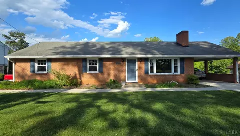 1540 Oakwood St, Bedford, VA 24523