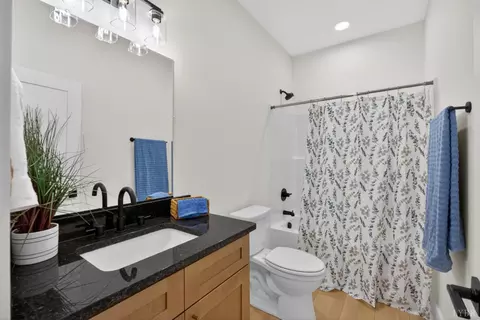Bath - 1010 Allendale Dr, Moneta, VA 24121 photo 1 of 5
