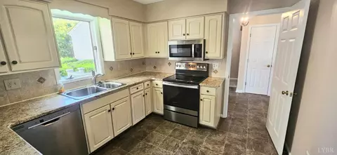 Kitchen - 204 Shaker Ln, Forest, VA 24551 photo 3 of 4