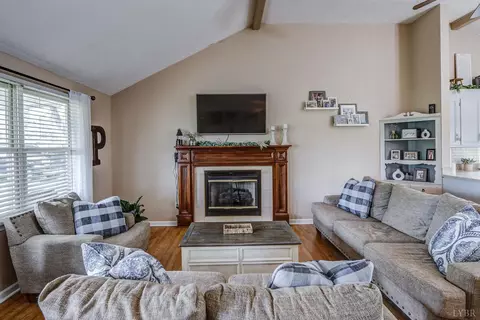 102 Piccadilly Ct, Goode, VA 24556 photo 8