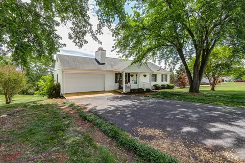 102 Piccadilly Ct, Goode, VA 24556