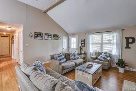 102 Piccadilly Ct, Goode, VA 24556 photo 10