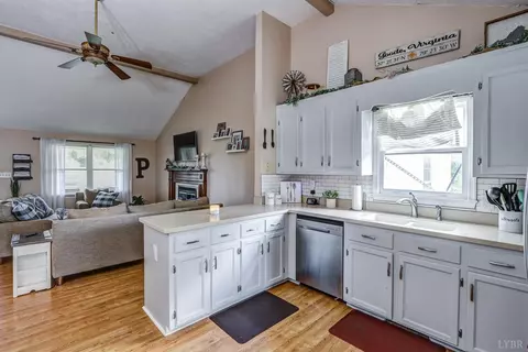 102 Piccadilly Ct, Goode, VA 24556 photo 16