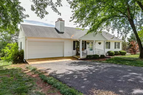 102 Piccadilly Ct, Goode, VA 24556 photo 3