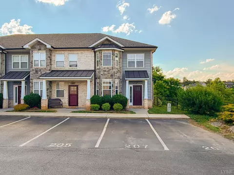 207 Capstone Dr, Lynchburg, VA 24502