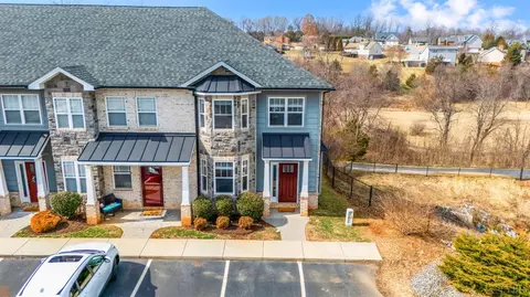 207 Capstone Dr, Lynchburg, VA 24502