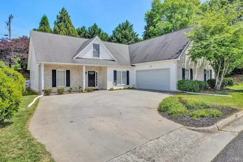 207 Duncraig Dr, Lynchburg, VA 24502