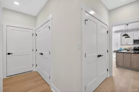 Entry Way - 100 Rolling Rd, Moneta, VA 24121 photo 4 of 6