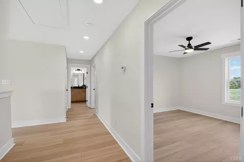 Entry Way - 100 Rolling Rd, Moneta, VA 24121 photo 6 of 6