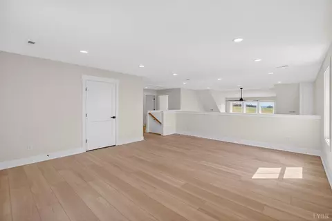 Living - 100 Rolling Rd, Moneta, VA 24121 photo 2 of 2