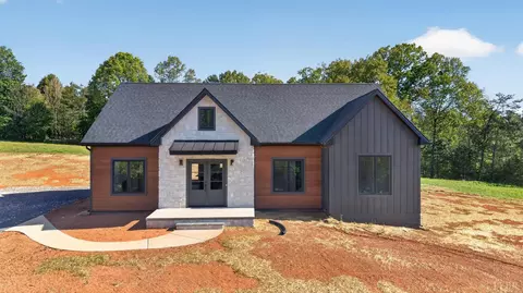 9041 Stonewall Rd, Appomattox, VA 24522