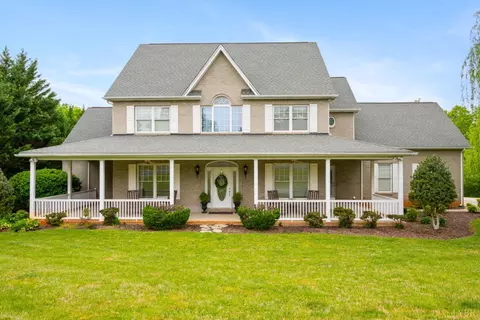 1254 Ivy Creek Dr, Forest, VA 24551